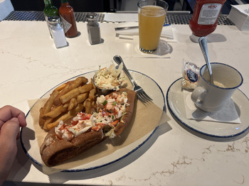 Legal Sea Foods, Boston Logan International Airport (BOS), Harborside Drive, Boston, MA, USA صورة فوتوغرافية #1