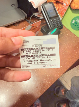 Consumer Food Safety Report Popeyes Louisiana Kitchen, Jonestown Road, Harrisburg, PA, USA Hice un pedido en popeye por Uber eat... photo #6