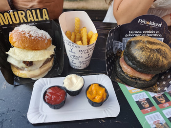 Consumer Review - Food Safety The Champions Burger - Valencia, Plaça de l'Horticultor Corset, València, Spain Viernes y domingo th... photo #2