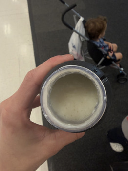 Reseña del consumidor - Seguridad alimentaria Target, South State Street, Sandy, UT, USA Opened shake maybe 5 minutes after purchasing, instantly... foto #2
