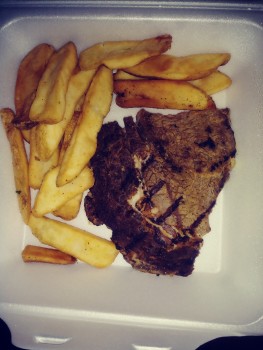 Avis du consommateur - Sécurité alimentaire Texas Roadhouse, North Interstate 35 Frontage Road, San Marcos, TX, USA Had the Ribeyes 10 oz and bo... photo #1