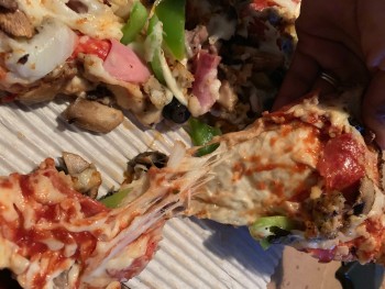 Avis du consommateur - Sécurité alimentaire Domino's Pizza, Rock Quarry Road, Raleigh, NC, USA I ordered pizza around midnight. I had a medium p... photo #2