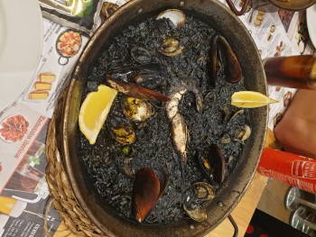 消费者评论 - 食品安全 Paellas and Tapas Paelleria, Carrer del Cardenal Casañas, Barcelona, Spain We just arrived to Barcel... 照片 #1