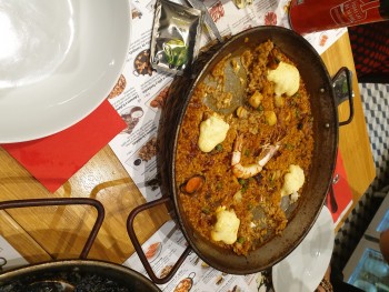 消费者评论 - 食品安全 Paellas and Tapas Paelleria, Carrer del Cardenal Casañas, Barcelona, Spain We just arrived to Barcel... 照片 #2