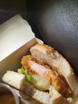 消费者食品安全报告 KFC, UK in what world is this pink chicken acceptable?! Absolute joke! Ruined my dinner. 照片 #3