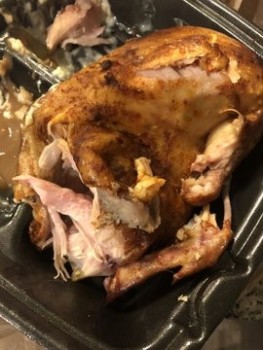 Rapport de sécurité alimentaire du consommateur Publix, USA Thank you for half of a raw chicken today! Could’ve gotten food poisoning or salmonella!... photo #2