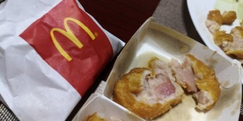 Bericht über die Lebensmittelsicherheit der Verbraucher McDonald's, Ortigas Ave, Pasig, Metro Manila, Philippines you served my niece RAW (not undercooked)... Foto #2