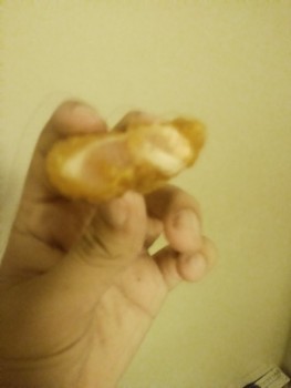 消费者食品安全报告 Bojangles' Famous Chicken 'n Biscuits please help my man bit into a RAW chicken tender. The breading... 照片 #1