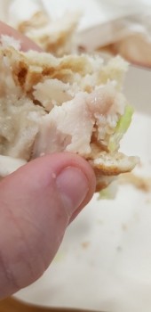 Relatório de segurança alimentar do consumidor KFC Just had raw chicken in my burger from the preston store. Very upset and had to bin most the bur... foto #2