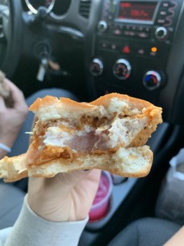 Informe de seguridad alimentaria del consumidor Wendy's can’t wait for my husband to get sick from the raw chicken on his sandwich. foto #1