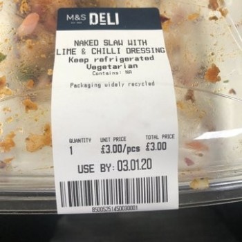 Bericht über die Lebensmittelsicherheit der Verbraucher Marks & Spencer, UK have just put what looks and felt like raw chicken in my mouth found in your nak... Foto #1