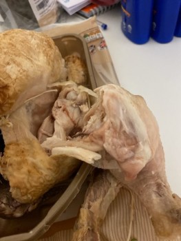 消费者食品安全报告 Aldi, UK thanks for selling a dangerously undercooked chicken as ready to eat!!!! 照片 #1