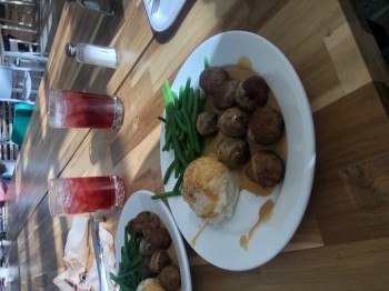 消费者评论 - 食品安全 IKEA, South Coast Drive, Costa Mesa, CA, USA My Dad and I both got the Swedish meatballs dish for lu... 照片 #1