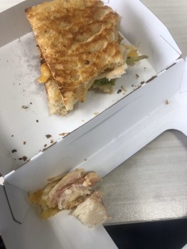 Rapport de sécurité alimentaire du consommateur Panera Bread uncooked, raw chicken in my sandwich today. ? photo #2