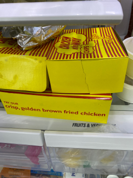 Avaliação do consumidor - Segurança alimentar Chicken On The Way, McKenzie Towne Avenue Southeast, Calgary, AB, Canada I ordered the 8 piece famil... foto #2