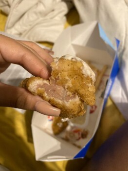 Rapport de sécurité alimentaire du consommateur Dairy Queen how I Love bitting into some raw chicken !!! ?? photo #1