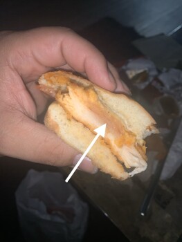 Informe de seguridad alimentaria del consumidor Wendy's your restaurant gave me undercooked chicken. foto #3