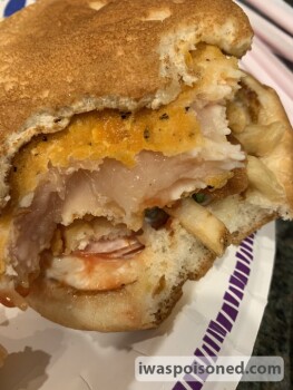 Informe de seguridad alimentaria del consumidor Wendy's served us raw chicken and doesn’t seem to care. foto #3