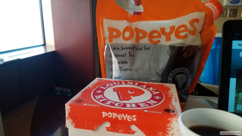 Popeyes Louisiana Kitchen, Dodge Street, Omaha, NE, USA foto #1