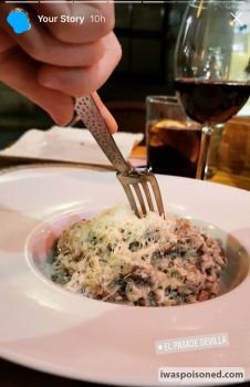 Reseña del consumidor - Seguridad alimentaria El Pasaje Santa María la Blanca, Calle Ximénez de Enciso, Seville, Spain Meal at restaurant  Mother... foto #2