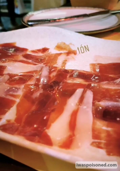 Reseña del consumidor - Seguridad alimentaria El Pasaje Santa María la Blanca, Calle Ximénez de Enciso, Seville, Spain Meal at restaurant  Mother... foto #1