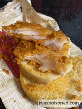 Informe de seguridad alimentaria del consumidor Walmart Supercenter, Greensboro, NC, USA selling raw chicken sandwiches incase yall were wondering..... foto #2