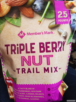 Member's Mark Triple Berry Nut Trail Mix, Sam's Club, North Lexington-Springmill Road, Ontario, Ohio, USA 照片 #1