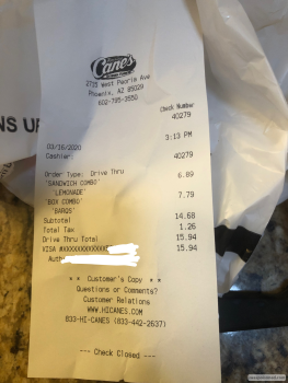 Verbraucherbewertung – Lebensmittelsicherheit Raising Cane's Chicken Fingers, West Peoria Avenue, Phoenix, AZ, USA Eating there  Me and my cousin... Foto #2