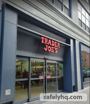 Trader Joe’s SOHO Location Temporarily Closes After Staffer Test Positive for COVID-19 foto #1