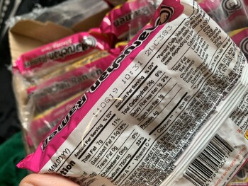 Avis du consommateur - Sécurité alimentaire M & M Liquor Market, 15661 Mauna Loa St A, Hesperia, CA 92345, United States Bought Ramen noodles an... photo #1