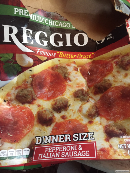 消费者评论 - 食品安全 Country Club Plaza, 167th Street, Country Club Hills, IL, USA The pizza 2 my wife and I within 4hr-6... 照片 #2