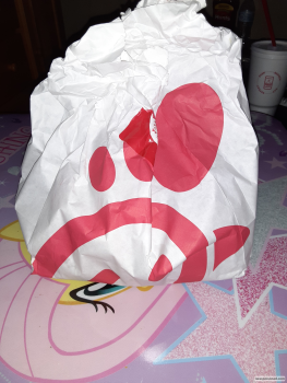 Reseña del consumidor - Seguridad alimentaria Chick-fil-A, 5940 Gulf Fwy, Houston, TX 77023, USA Chicken sandwich Husband ate 2 chicken sandwiches... foto #3