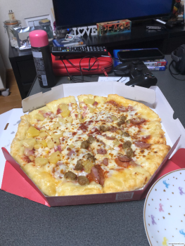 Consumer Review - Food Safety Pizza Hut, ３丁目-365 安積町荒井 Koriyama, Fukushima, Japan Eating pizza from there and then putting... photo #1