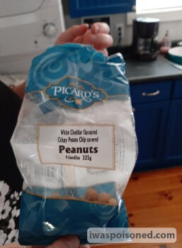 Avaliação do consumidor - Segurança alimentar Picard's Peanuts, Quinte West, ON, Canada Picard's White Cheddar flavoured Crispy Potato Chip covere... foto #1