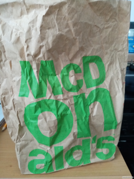 Avis du consommateur - Sécurité alimentaire McDonald's Canvey Island, Canvey Island, Essex, UK Two cheeseburgers from here I ate the two burgers... photo #1