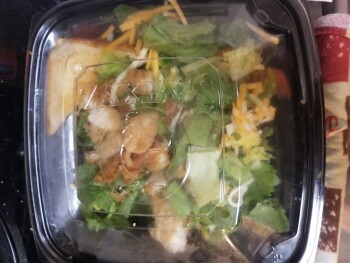 Verbraucherbewertung – Lebensmittelsicherheit Zaxby's Chicken Fingers & Buffalo Wings, Promenade Boulevard, Flowood, MS, USA Cobb Zalad with mixtu... Foto #2