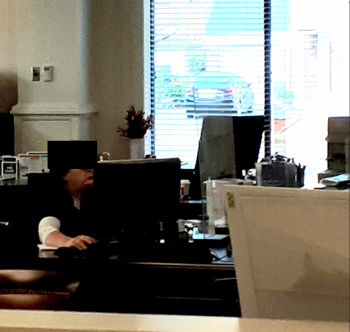 Unmasked employees foto #1