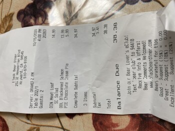 Avis du consommateur - Sécurité alimentaire Hayward Black Bear Diner, Hesperian Boulevard, Hayward, CA, USA Meat loaf & DDL blackened salmon I s... photo #1