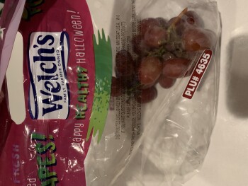Consumer Review - Food Safety Red grapes (Welches), Hannaford Supermarket, Quaker Road, Queensbury, NY, USA I have been eating a f... photo #1