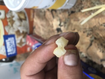 Avis du consommateur - Sécurité alimentaire McDonald's, 6515 S Western Ave, Chicago, IL 60636, USA I went to buy a meal, fries wasn’t cooked I d... photo #1