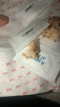 Verbraucherbewertung – Lebensmittelsicherheit KFC Birmingham, Earls Way, Halesowen, UK Ordered a trilogy box meal, found paper and bone in meal. W... Foto #1