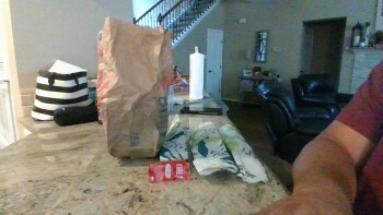 Reseña del consumidor - Seguridad alimentaria Taco Bell, Farm to Market 1960 Road West, Houston, TX, USA Went thru drive thru for a late lunch aft... foto #1