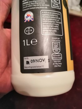 Verbraucherbewertung – Lebensmittelsicherheit Jersey Milk, ALDI, New Bridge Lane, Stockport, UK I bought a bottle of Jersey Milk today 2.12.20 mad... Foto #2