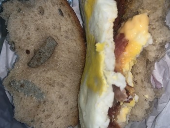 Avis du consommateur - Sécurité alimentaire Dunkin', 7602 13th Ave, Brooklyn, NY 11228, USA On December 11th, I bought food there, and the new p... photo #4