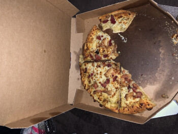 Avis du consommateur - Sécurité alimentaire Domino's Pizza, 6213 Rock Quarry Road, Raleigh, NC, USA I got a pizza(bacon,chicken), Alfredo Pasta(... photo #2