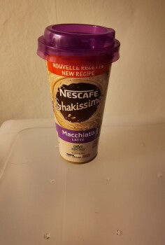 Consumer Review - Food Safety Shakissimo Nescafe, Auchan BAGNOLET, Avenue du Général de Gaulle, Bagnolet, France Je suis la seule... photo #2