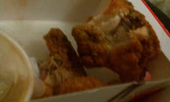 مراجعة المستهلك - سلامة الغذاء KFC, 100 Street, Peace River, Alberta, Canada Only thing we ate was this Just me my husband only has... صورة فوتوغرافية #2