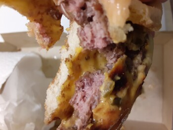 مراجعة المستهلك - سلامة الغذاء McDonald's, South Grady Way, Renton, WA, USA On Thursday April 1 2021 at around 11:30pm I order 3 qu... صورة فوتوغرافية #2