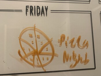 Reseña del consumidor - Seguridad alimentaria Romeo's Pizza, Maxtown Road, Westerville, OH, USA Purchased (2) pizzas yesterday 4/23/21  and entire... foto #2