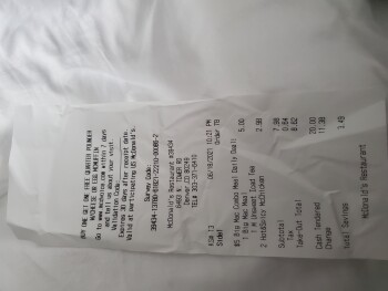 مراجعة المستهلك - سلامة الغذاء McDonald's, Tower Road, Denver, CO, USA We are traveling in a group of 3 we all ate the exact same t... صورة فوتوغرافية #1